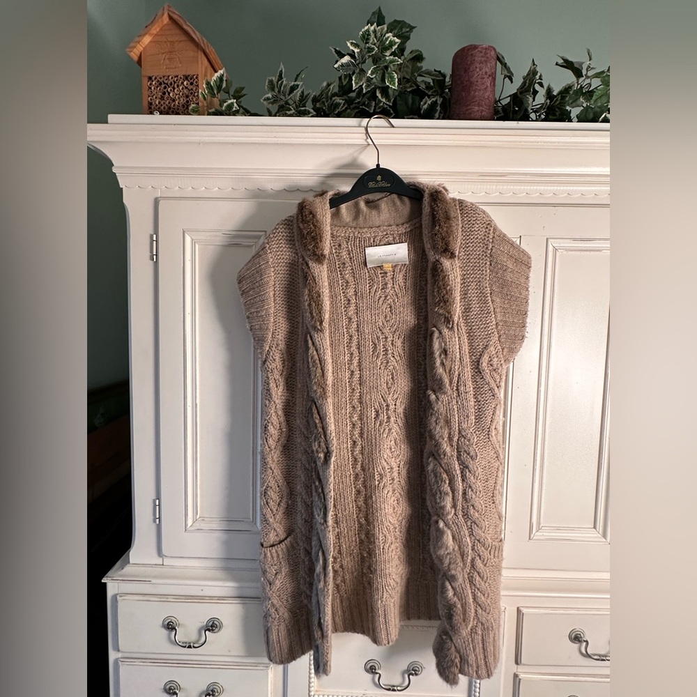 Luxurious Leifsdottir Med Rabbit-Trimmed Wool/Alpaca Knit Sweater Vest, EUC